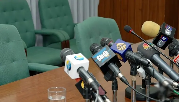 سنڌ پوليس جي آفيسرن لاءِ آءِ جي جي اڳواٽ اجازت کانسواءِ ميڊيا تي اچڻ تي پابندي